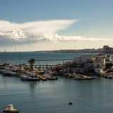 Il suo essere adagiato sull�Adriatico, la caratteristica forma che ricorda la prua di una grande nave e la sua importante storia sportiva lo rendono, da 90 anni a questa parte, uno dei simboli di Bari